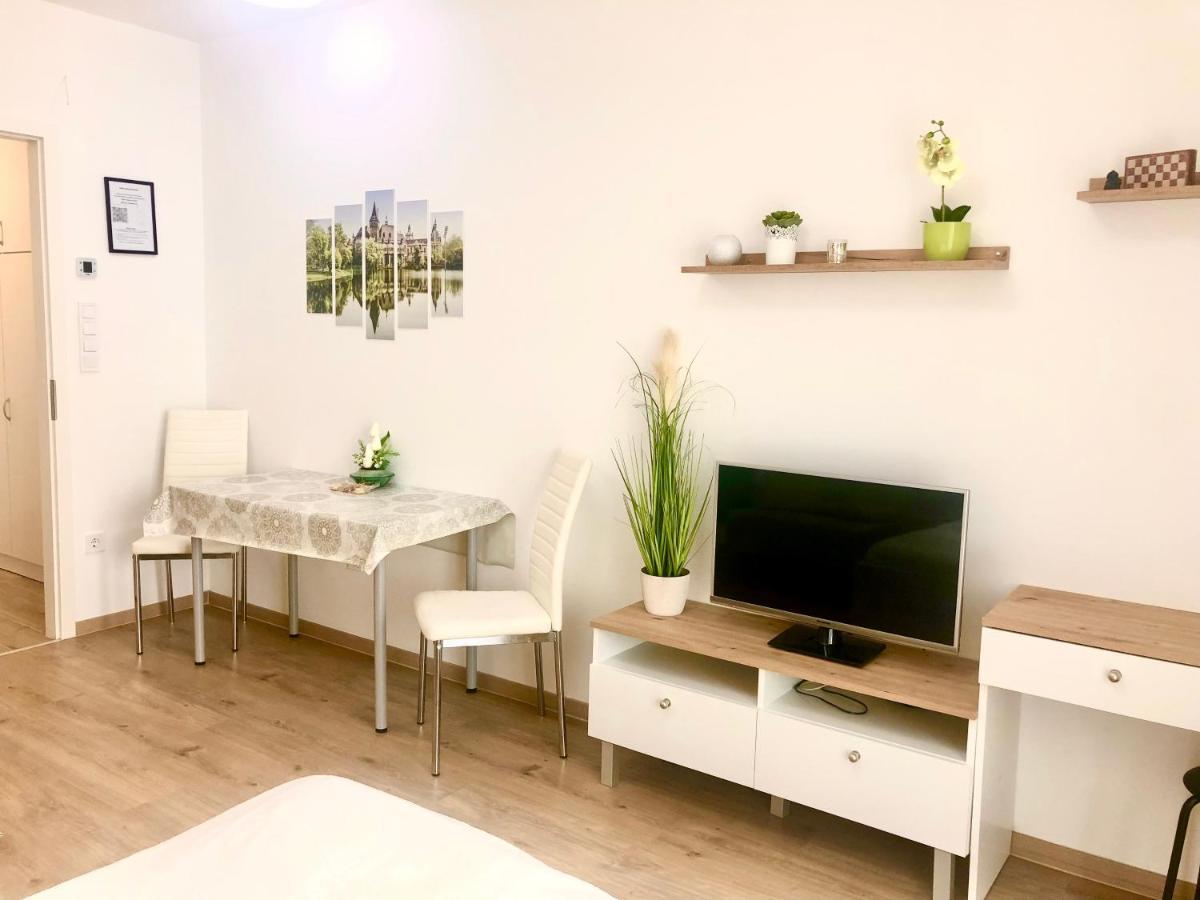 Sweet Home Apartman , 30Sqm Studio, Free Private Parking, Mountain View, Balcony, 20 Min From Downtown Budapest Exterior photo