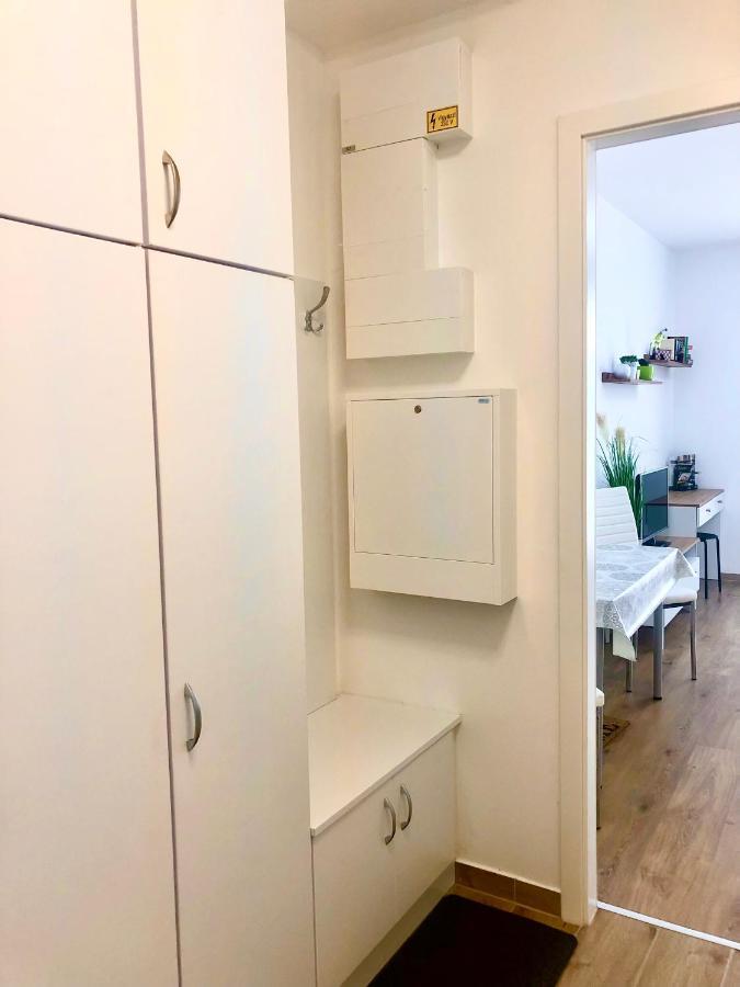 Sweet Home Apartman , 30Sqm Studio, Free Private Parking, Mountain View, Balcony, 20 Min From Downtown Budapest Exterior photo