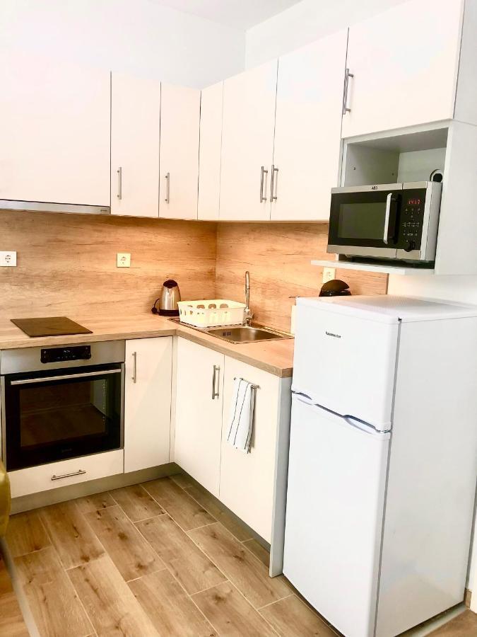 Sweet Home Apartman , 30Sqm Studio, Free Private Parking, Mountain View, Balcony, 20 Min From Downtown Budapest Exterior photo