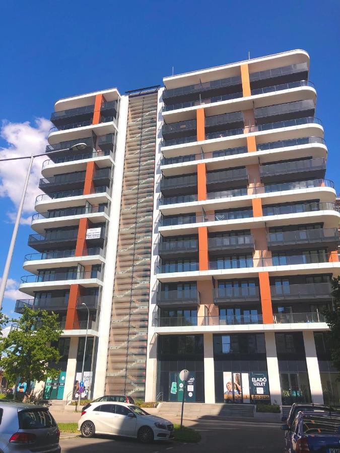 Sweet Home Apartman , 30Sqm Studio, Free Private Parking, Mountain View, Balcony, 20 Min From Downtown Budapest Exterior photo
