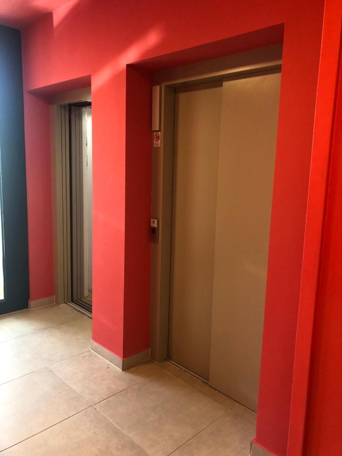 Sweet Home Apartman , 30Sqm Studio, Free Private Parking, Mountain View, Balcony, 20 Min From Downtown Budapest Exterior photo