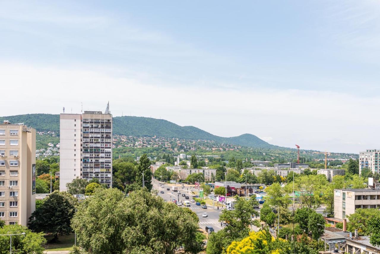 Sweet Home Apartman , 30Sqm Studio, Free Private Parking, Mountain View, Balcony, 20 Min From Downtown Budapest Exterior photo