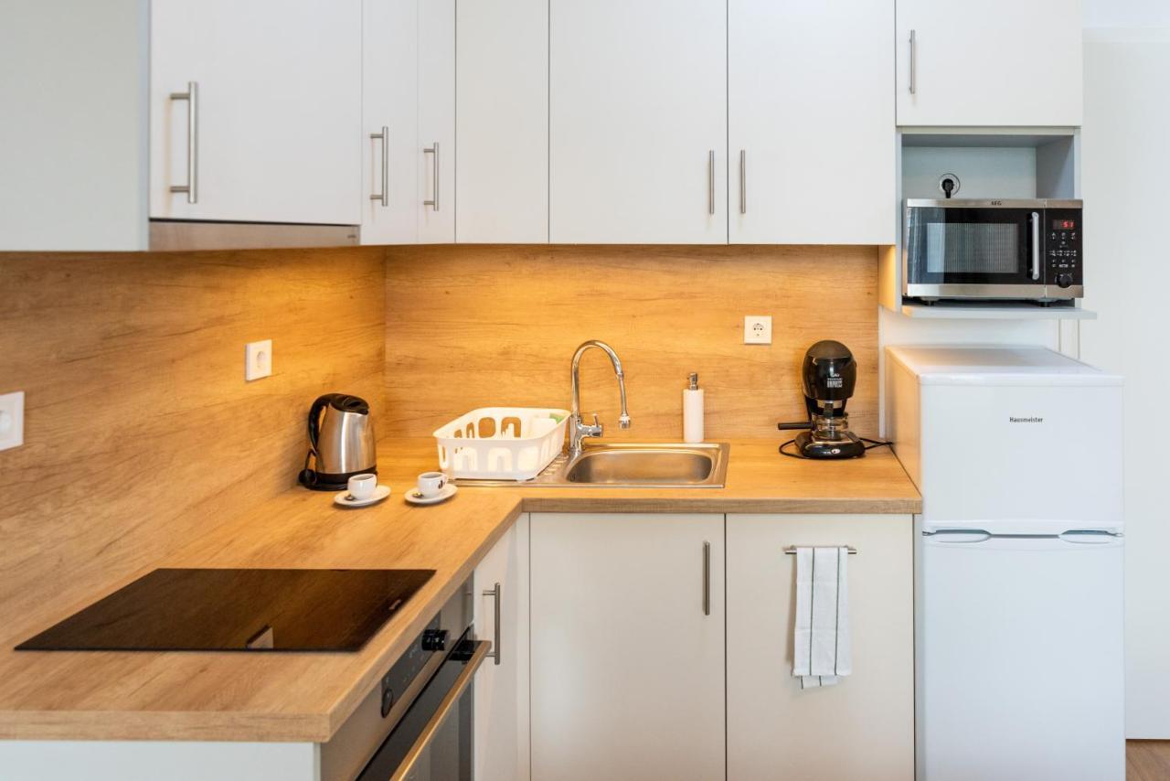 Sweet Home Apartman , 30Sqm Studio, Free Private Parking, Mountain View, Balcony, 20 Min From Downtown Budapest Exterior photo