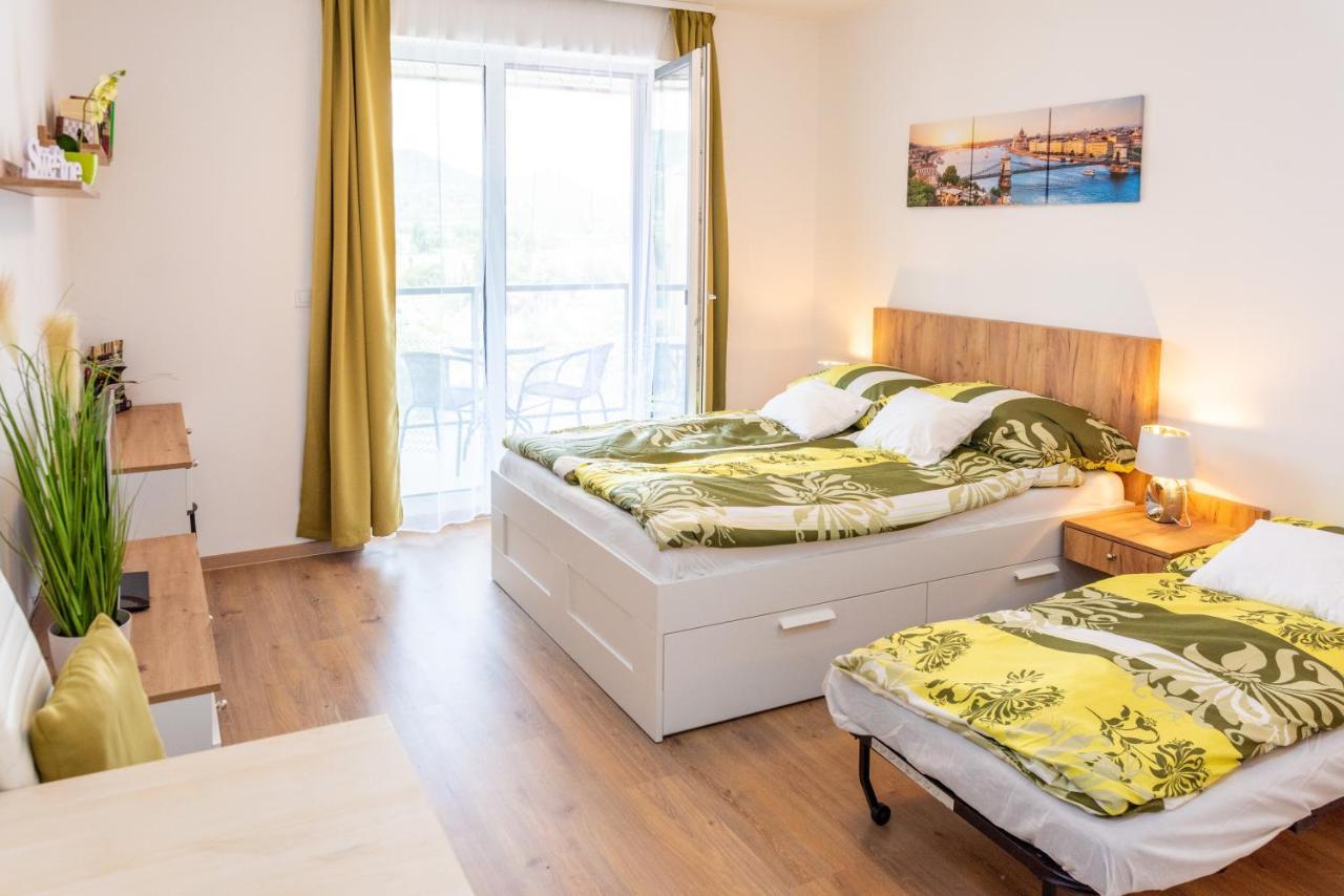 Sweet Home Apartman , 30Sqm Studio, Free Private Parking, Mountain View, Balcony, 20 Min From Downtown Budapest Exterior photo