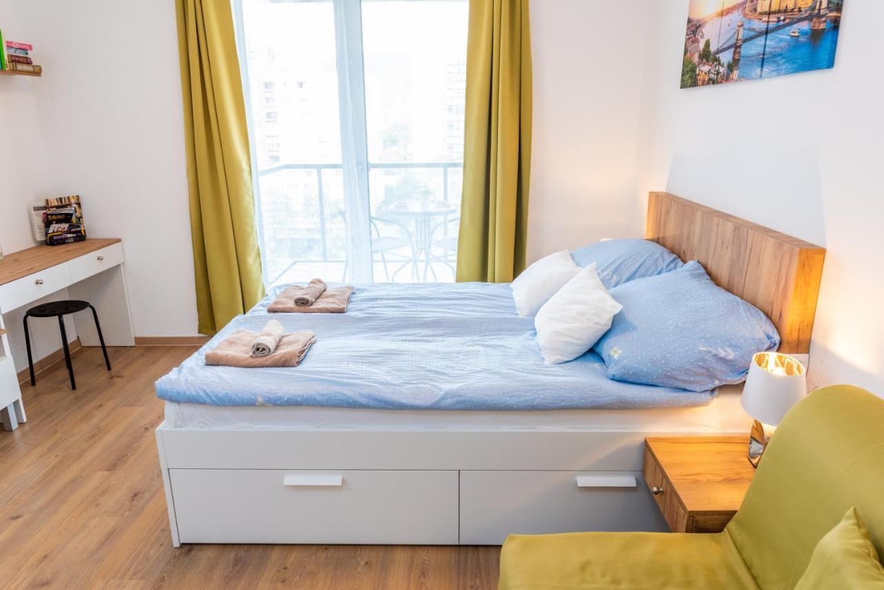 Sweet Home Apartman , 30Sqm Studio, Free Private Parking, Mountain View, Balcony, 20 Min From Downtown Budapest Exterior photo