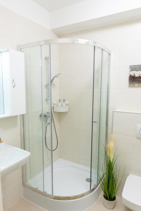 Sweet Home Apartman , 30Sqm Studio, Free Private Parking, Mountain View, Balcony, 20 Min From Downtown Budapest Exterior photo
