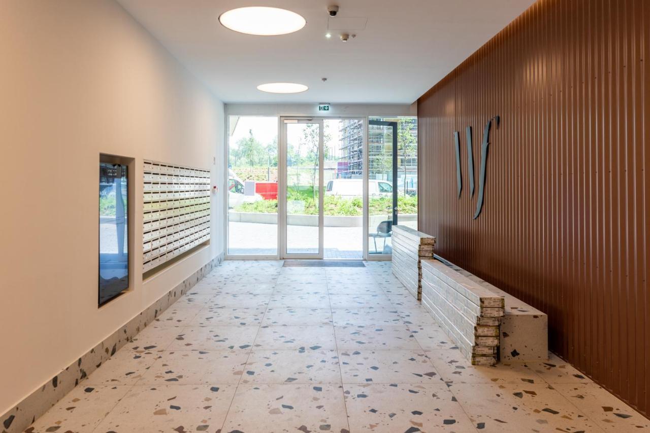 Sweet Home Apartman , 30Sqm Studio, Free Private Parking, Mountain View, Balcony, 20 Min From Downtown Budapest Exterior photo