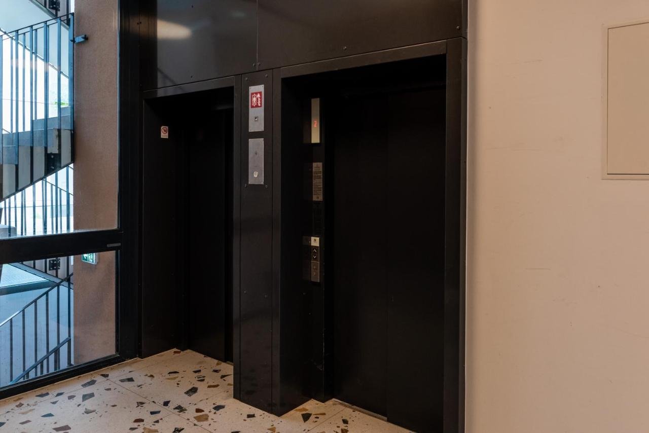 Sweet Home Apartman , 30Sqm Studio, Free Private Parking, Mountain View, Balcony, 20 Min From Downtown Budapest Exterior photo