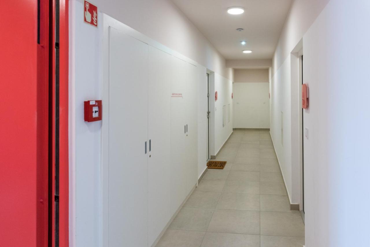 Sweet Home Apartman , 30Sqm Studio, Free Private Parking, Mountain View, Balcony, 20 Min From Downtown Budapest Exterior photo