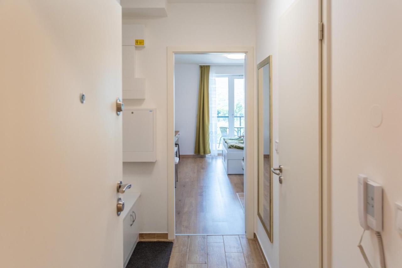 Sweet Home Apartman , 30Sqm Studio, Free Private Parking, Mountain View, Balcony, 20 Min From Downtown Budapest Exterior photo
