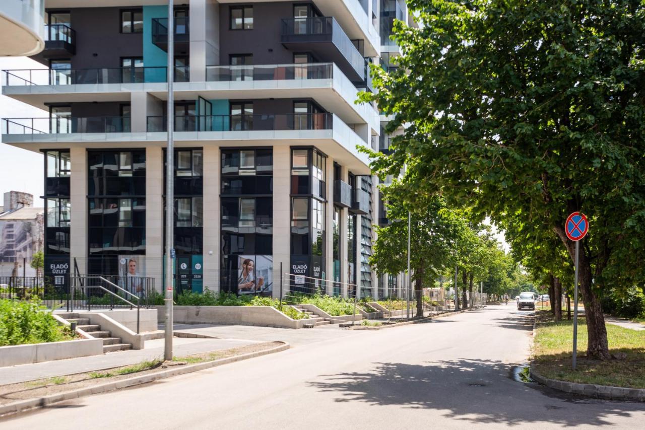 Sweet Home Apartman , 30Sqm Studio, Free Private Parking, Mountain View, Balcony, 20 Min From Downtown Budapest Exterior photo