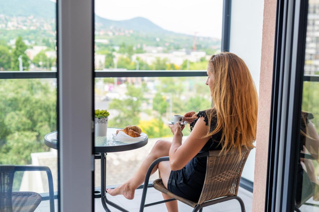 Sweet Home Apartman , 30Sqm Studio, Free Private Parking, Mountain View, Balcony, 20 Min From Downtown Budapest Exterior photo