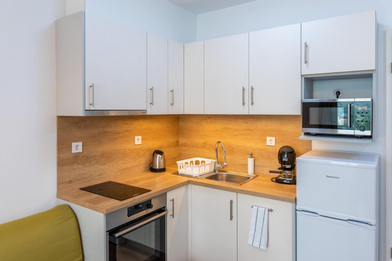 Sweet Home Apartman , 30Sqm Studio, Free Private Parking, Mountain View, Balcony, 20 Min From Downtown Budapest Exterior photo