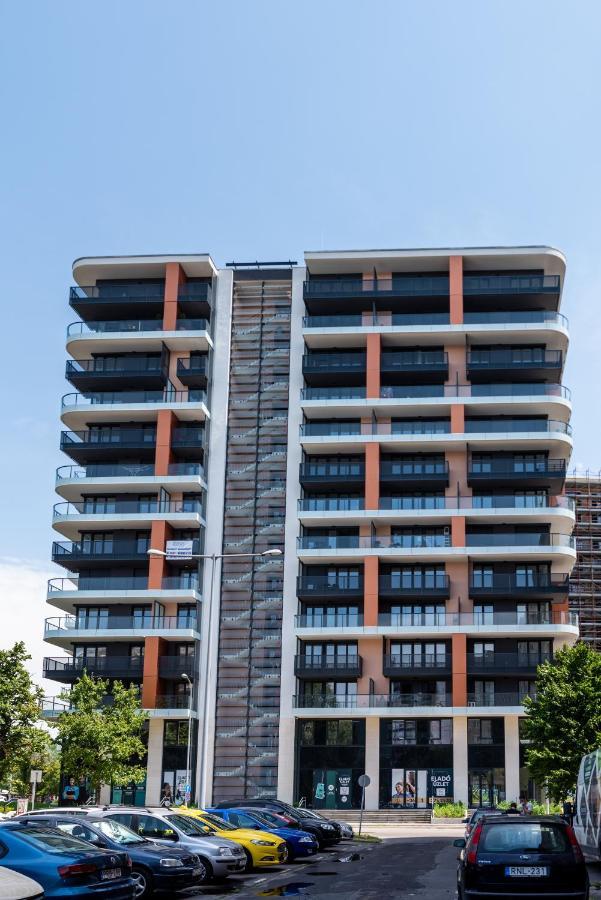 Sweet Home Apartman , 30Sqm Studio, Free Private Parking, Mountain View, Balcony, 20 Min From Downtown Budapest Exterior photo