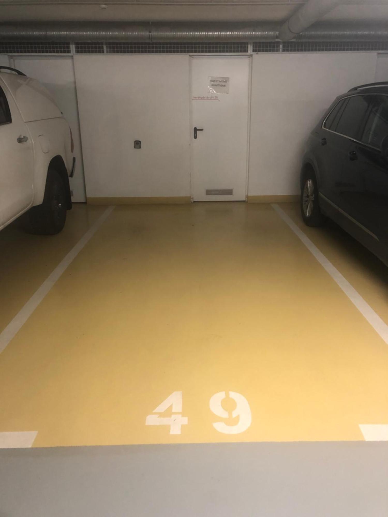 Sweet Home Apartman , 30Sqm Studio, Free Private Parking, Mountain View, Balcony, 20 Min From Downtown Budapest Exterior photo